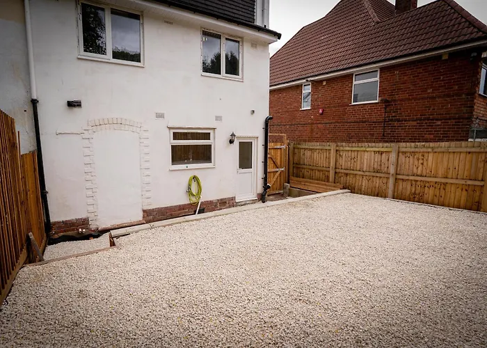 Beckbury House Close To The City, 7 Mins From Qe And Royal Othopedic Hospital, Bham University