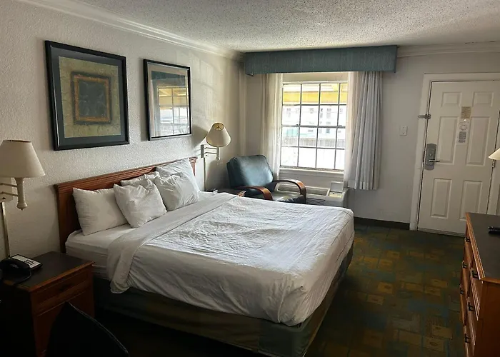 Causeway Inn - Metairie
