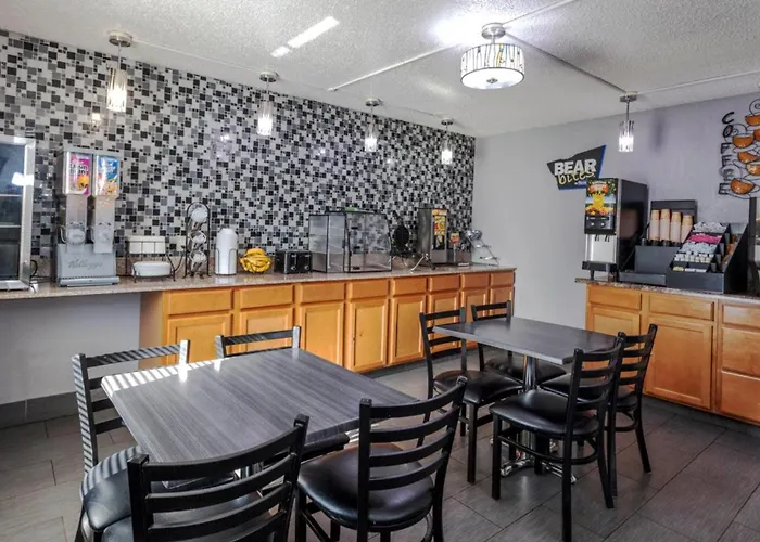 Travelodge By Wyndham Muskegon