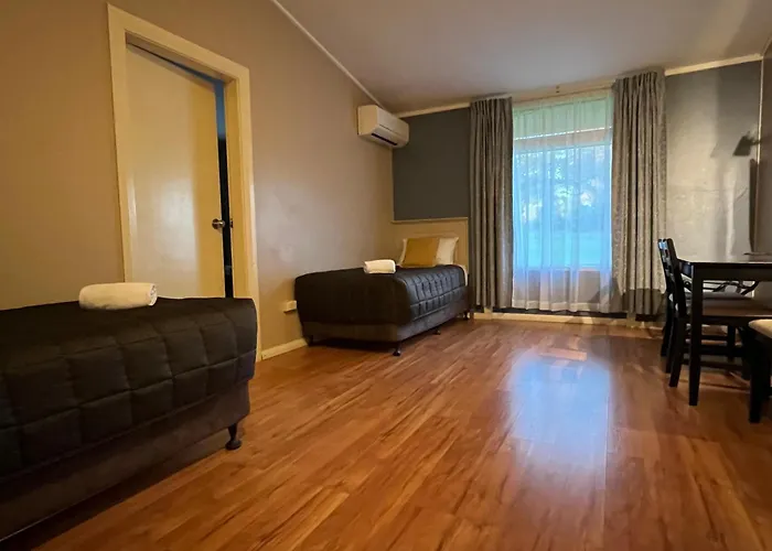 Airlie House Motor Inn