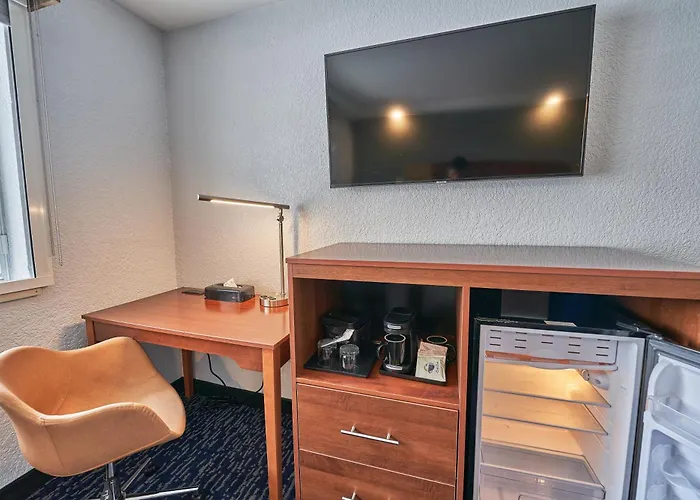Hyannis Plaza Hotel