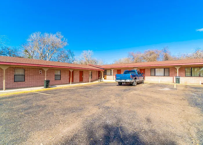 Capital O Hotel Beeville - Us 181