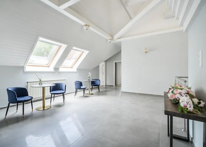 Villa Clariss Pool & City Center Stay