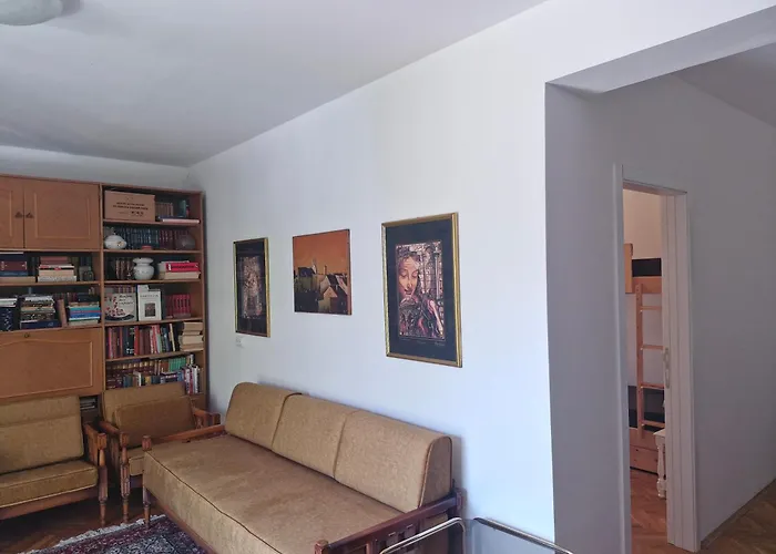 Golden Bay Apartment