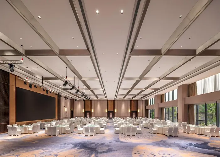 Howard Johnson By Wyndham Guotou Plaza Zigong