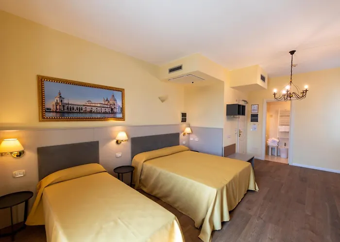 Hotel Ambasciata Venice - Atika & Atif