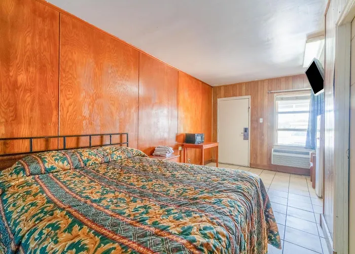 Gulfway Motel By Oyo Near Airport I 37
