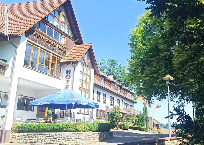 Hotel Waldblick BSR Garten mit Pavillons im Schwarzwald, ideal für Paare, Familien, Hunde
