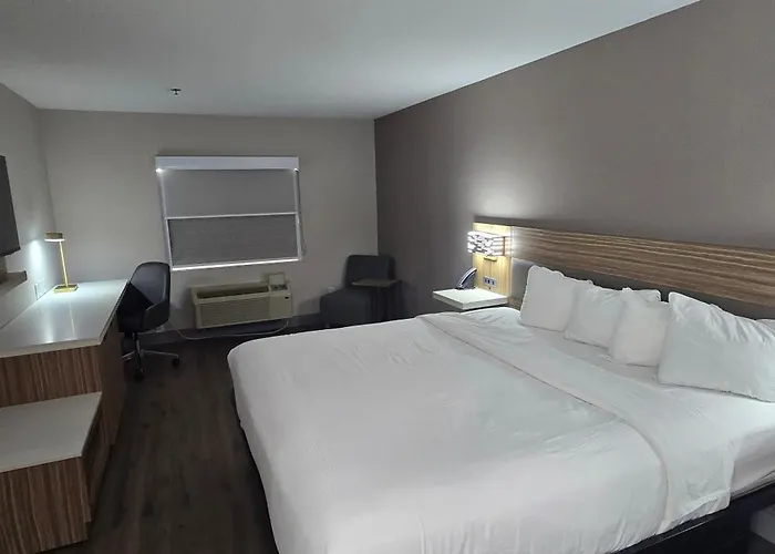 Baymont Inn & Suites San Marcos