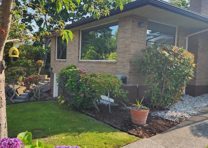 Homesmart: Cozy Charm Meets High-Tech In Prime Area