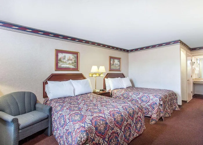 Days Inn By Wyndham Saint Pauls