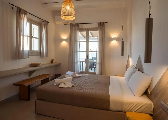 Paradise Hotel (Adults Only)