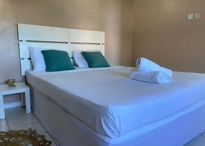Bay Heights Escape Aparthotel