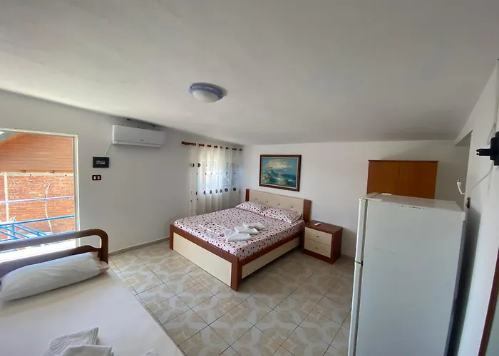 Llambro Rooms