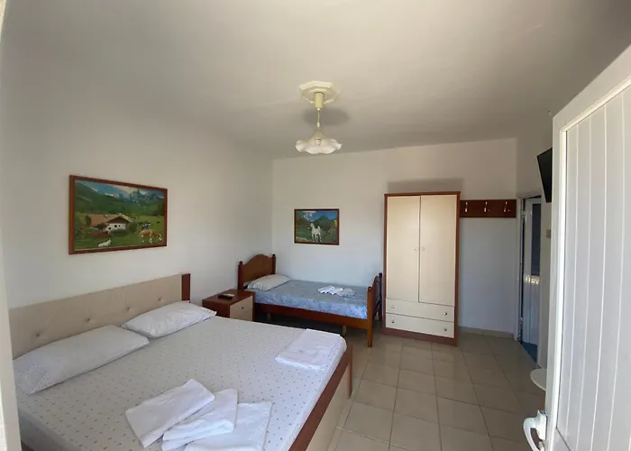 Llambro Rooms