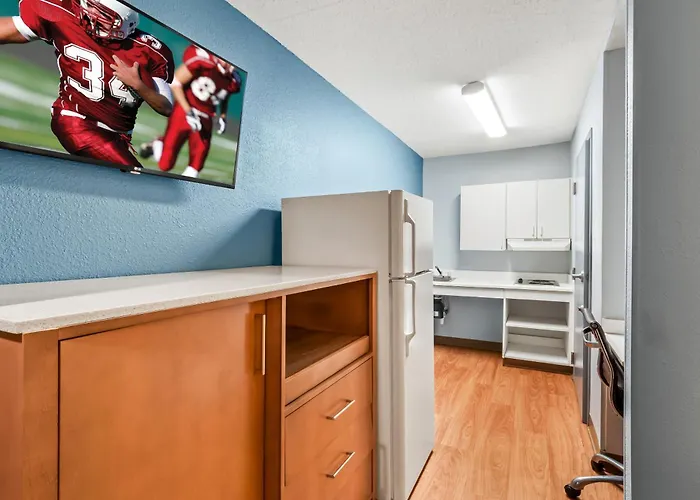 Hometowne Studios By Red Roof Detroit - Livonia