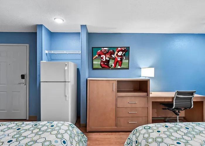 Hometowne Studios By Red Roof Detroit - Livonia