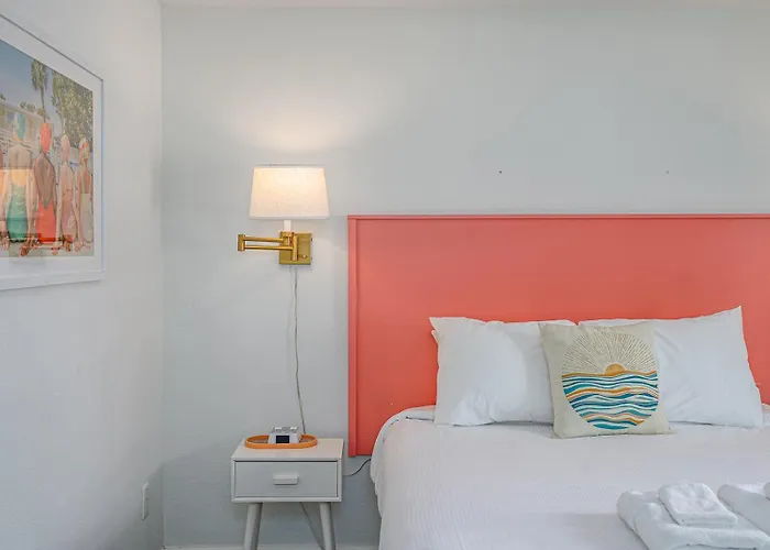 Royal Palms Motel