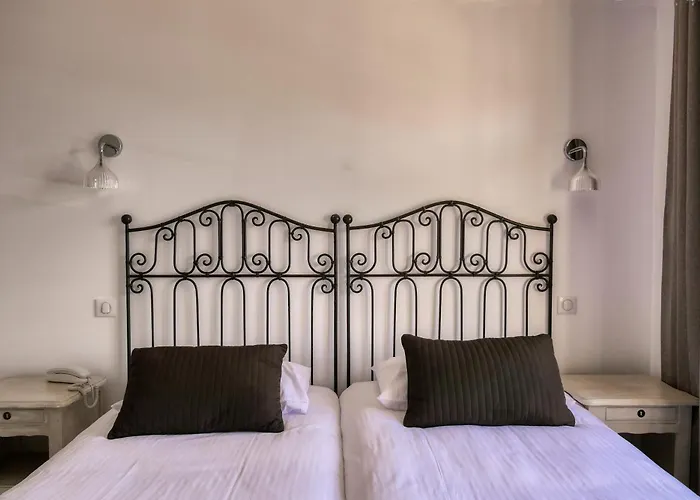 Logis Hotel Le Manoir - Luberon