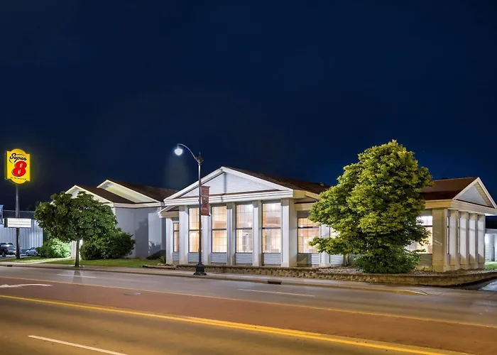 Super 8 By Wyndham La Crosse