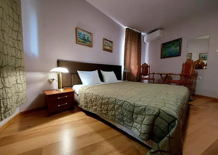 Family Art Hotel Gallery