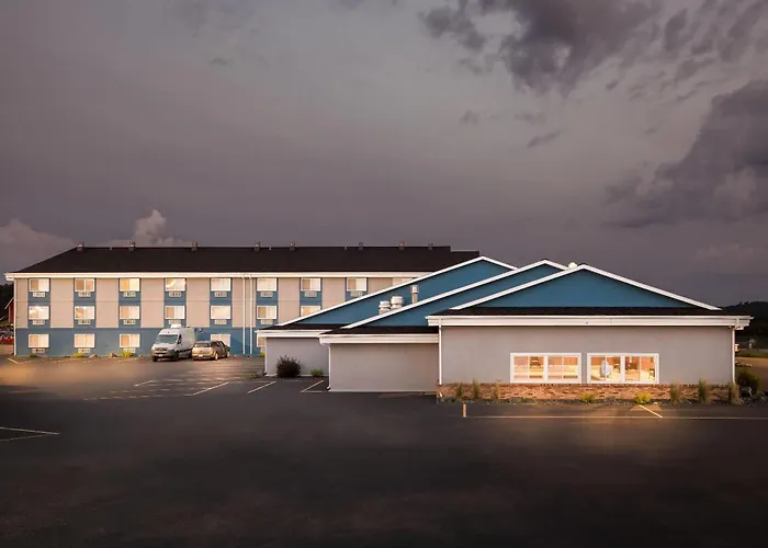 Super 8 By Wyndham Osseo Wi
