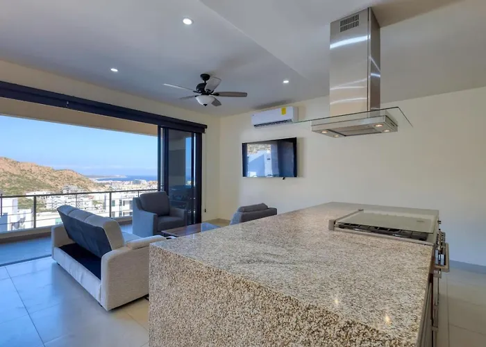 New 3 Bd Condo With Pool And Gym