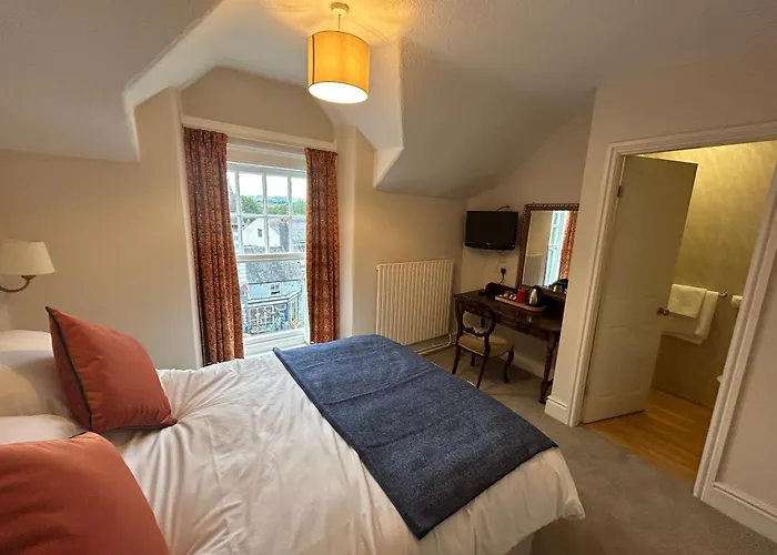 Community Owned Gwesty Owain Glyndwr Hotel