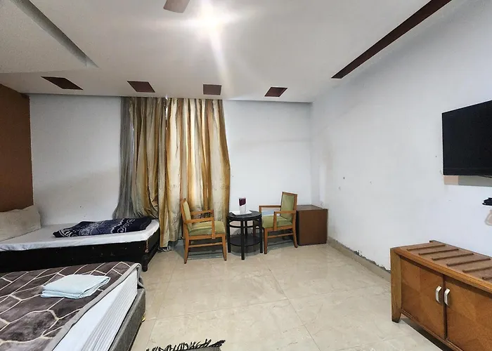 Hotel Ruhaan Near New Delhi Railway Station