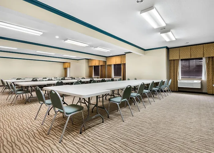Comfort Inn & Suites North East