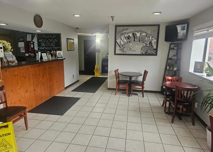 Super 8 By Wyndham Massena Ny