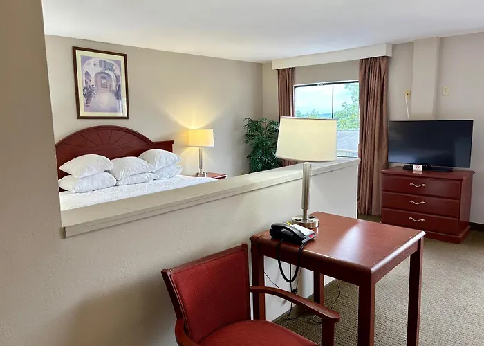 Days Inn & Suites By Wyndham Laurel Near Fort Meade
