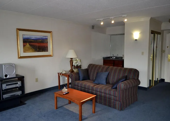 Super 8 By Wyndham Frederick