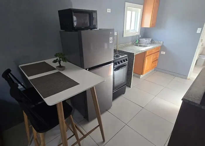Pista Q Hostel And Apartments