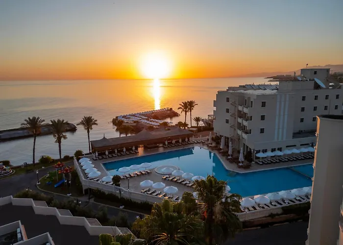 Vuni Palace Hotel & Casino & Spa