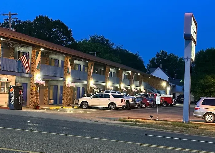 Kewanee Motor Lodge