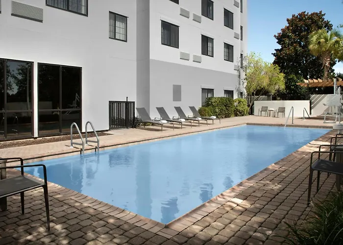 Courtyard By Marriott Pensacola Downtown