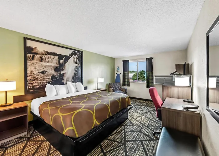 Super 8 By Wyndham Independence Kansas City