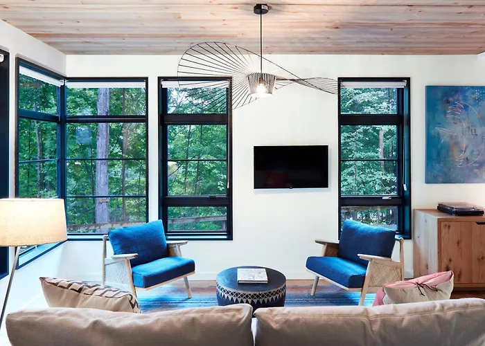 Woodstock Hotels
