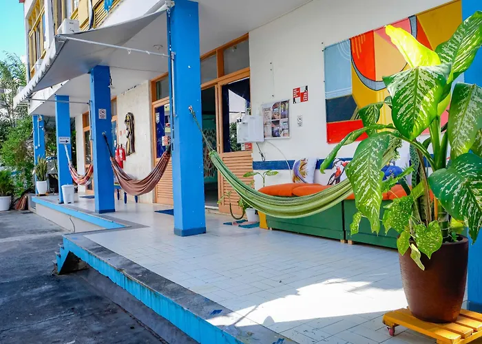 Nomads Hostel Multicultural & Coworking