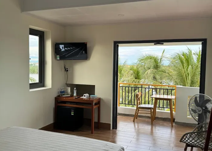 Coral Riverside Homestay&Hostel