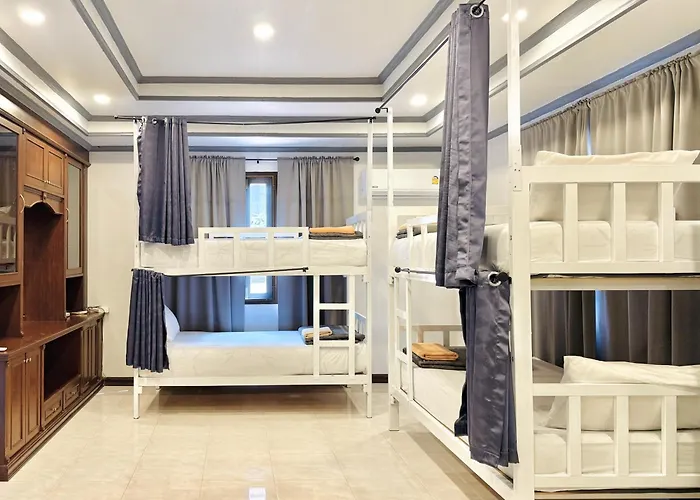 Chill Inn Lipa Noi Hostel And Beach Cafe
