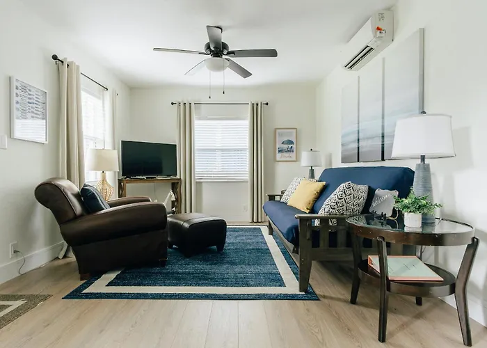 New & Blue - 2 Blocks To The Beach