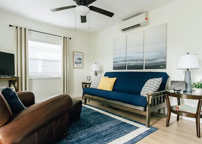 New & Blue - 2 Blocks To The Beach
