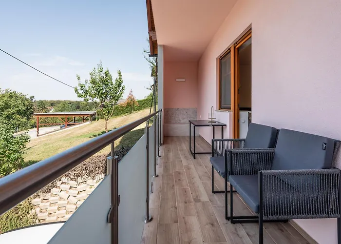 SISTERS Haus Hotel Garni