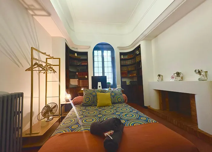 ROOM, Hostel