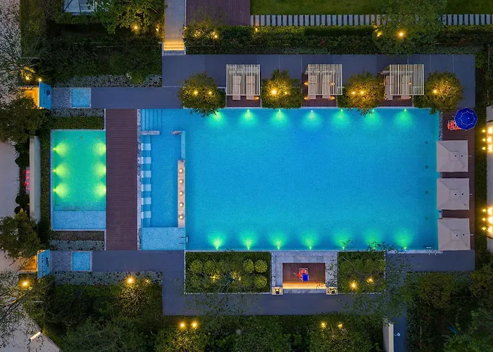 Zhangjiajie Sanhe Hotel-Tea Culture Experience, Tea Tour, Free Pick Up Service If Book A Minimum Of 3 Nights,Free Shuttle Service To East Gate Of Forest Park, Free Welcome Tea, Free Folk Costume Experience,English Customer Service