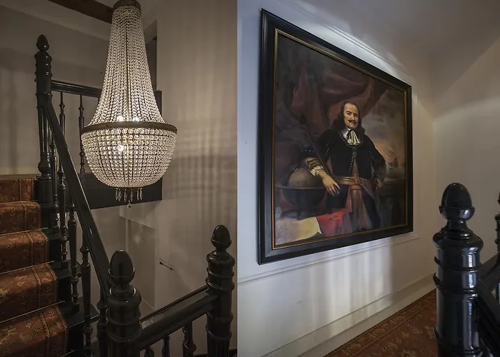 B & B Hotel The Baron Crown