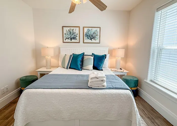 Gulf-Front Paradise 3Br Beach House Prime Location