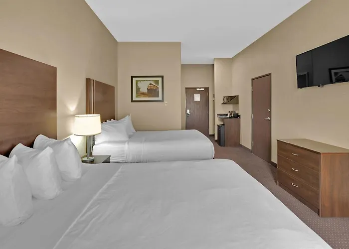 Duvernay Inn & Suites